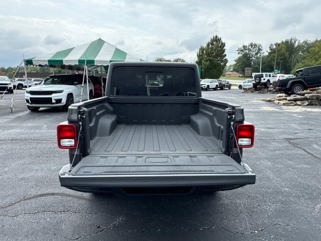 new 2025 Jeep Gladiator car, priced at $40,988