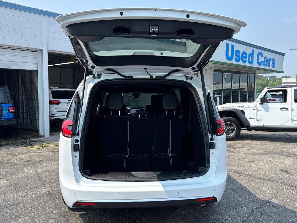 new 2025 Chrysler Pacifica car, priced at $36,988