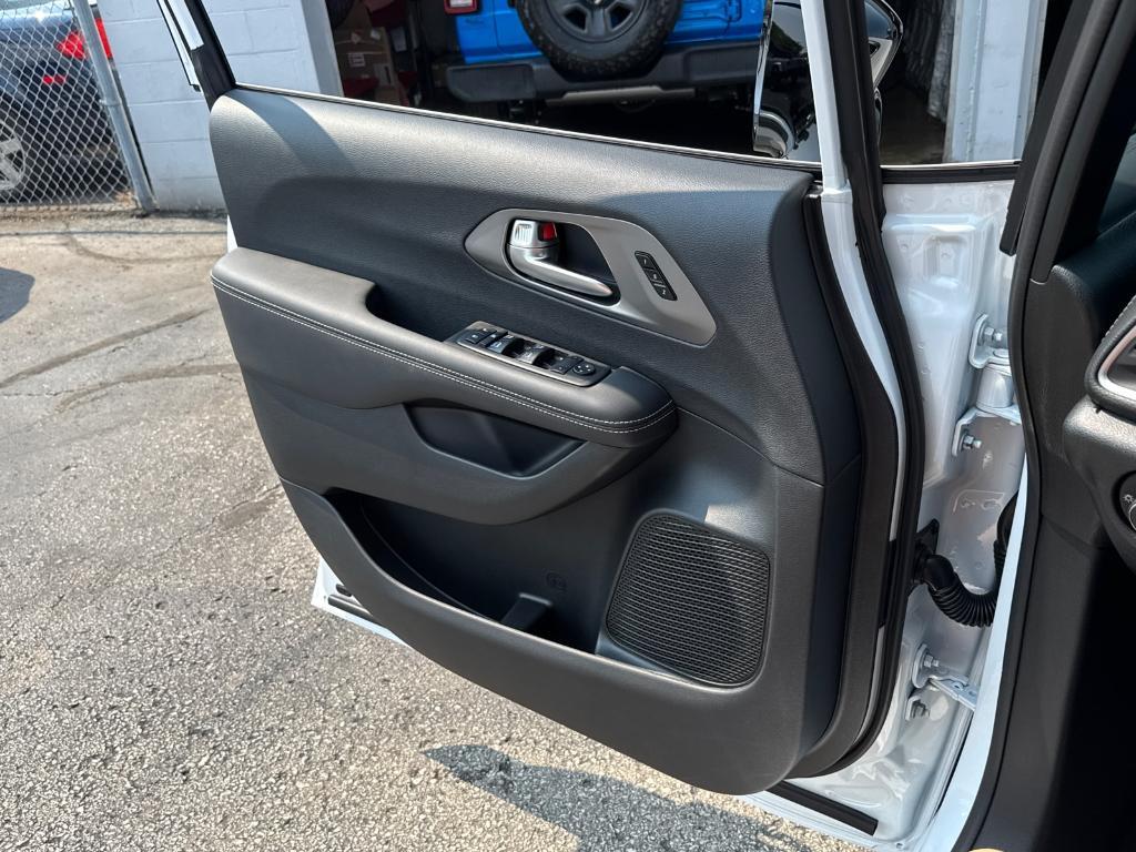 new 2025 Chrysler Pacifica car, priced at $36,988