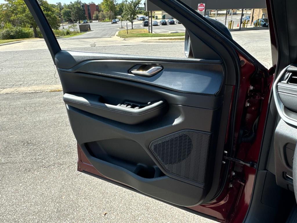 new 2024 Jeep Grand Cherokee car, priced at $43,175