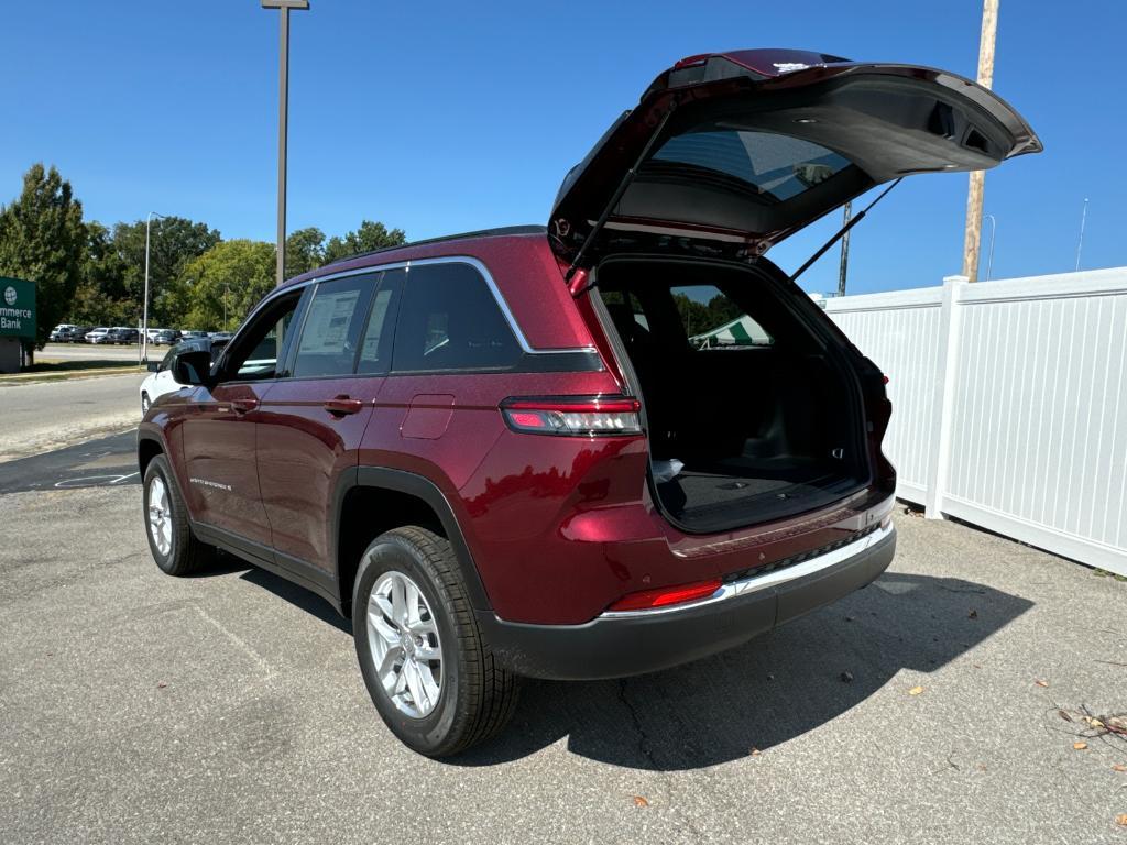 new 2024 Jeep Grand Cherokee car, priced at $43,175