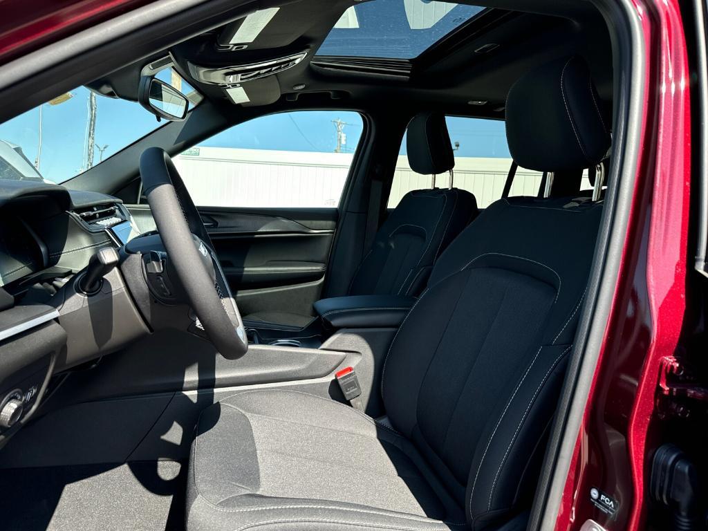 new 2024 Jeep Grand Cherokee car, priced at $31,988