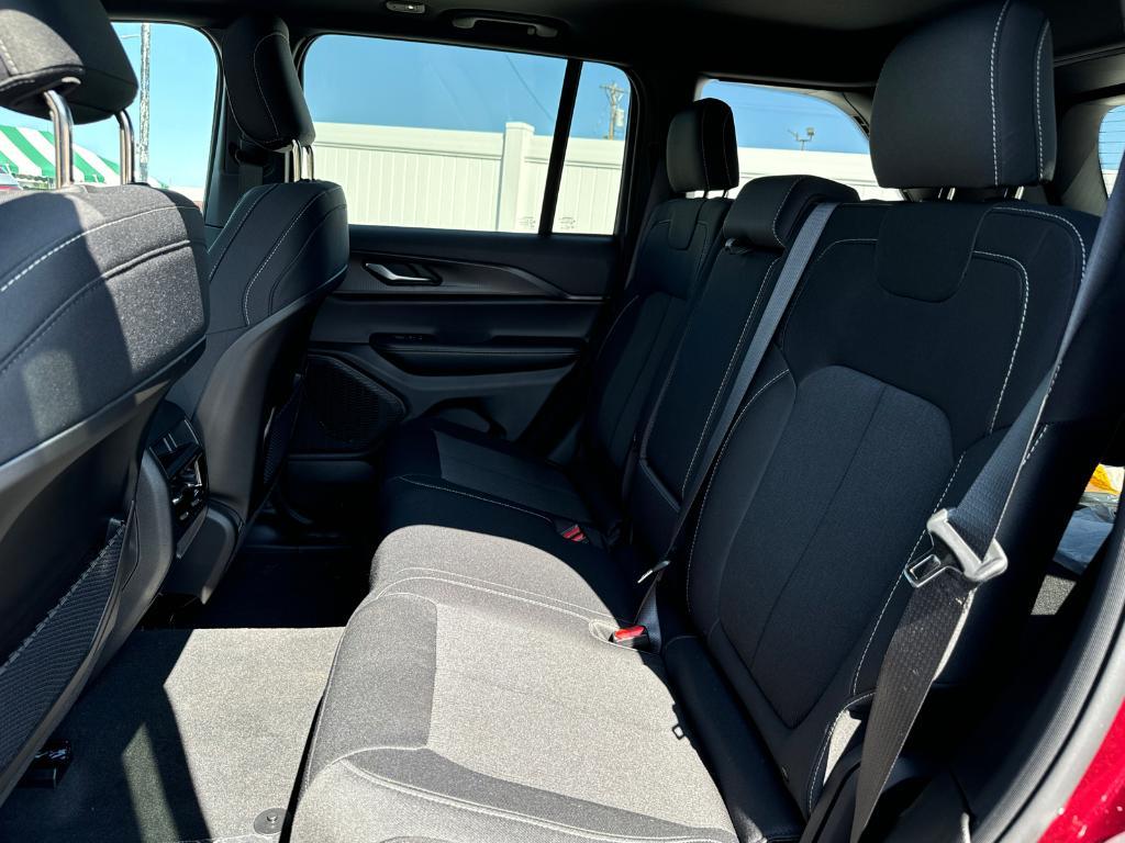 new 2024 Jeep Grand Cherokee car, priced at $43,175