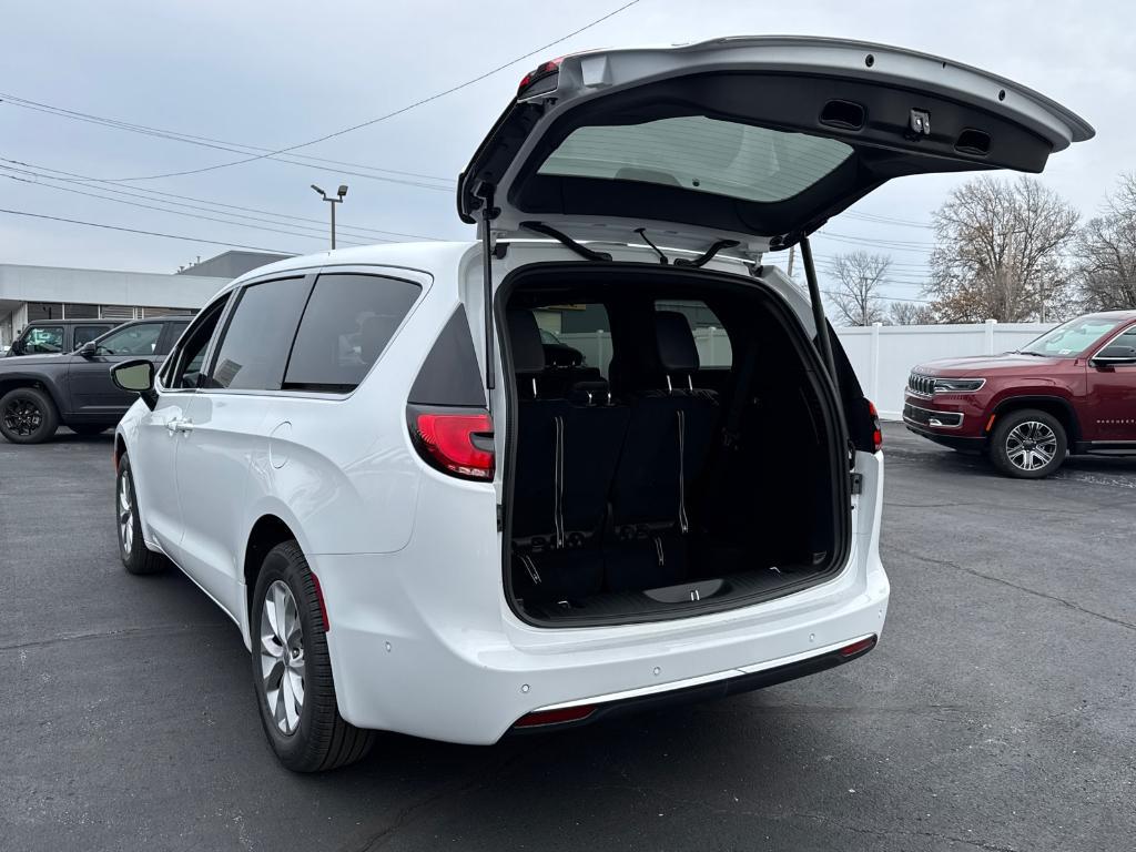 new 2025 Chrysler Pacifica car, priced at $48,420