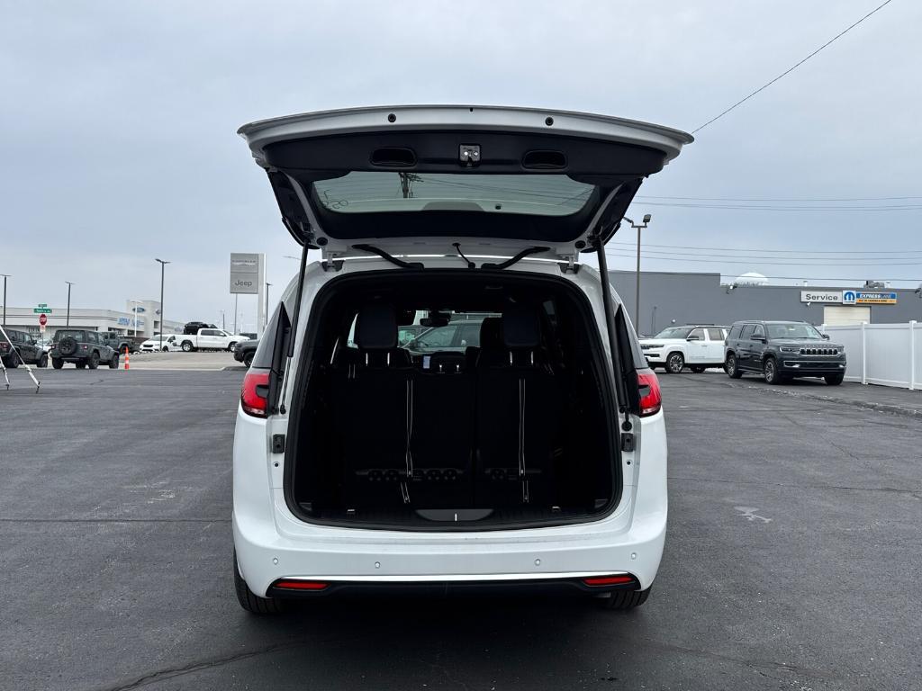 new 2025 Chrysler Pacifica car, priced at $39,988