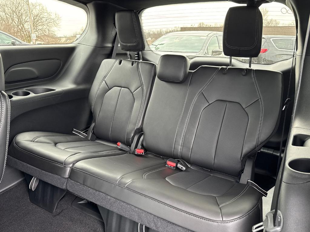 new 2025 Chrysler Pacifica car, priced at $39,988