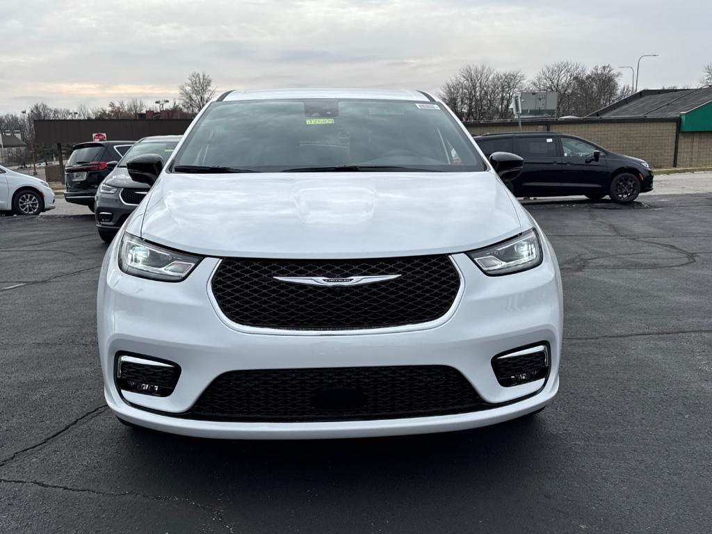 new 2025 Chrysler Pacifica car, priced at $48,420