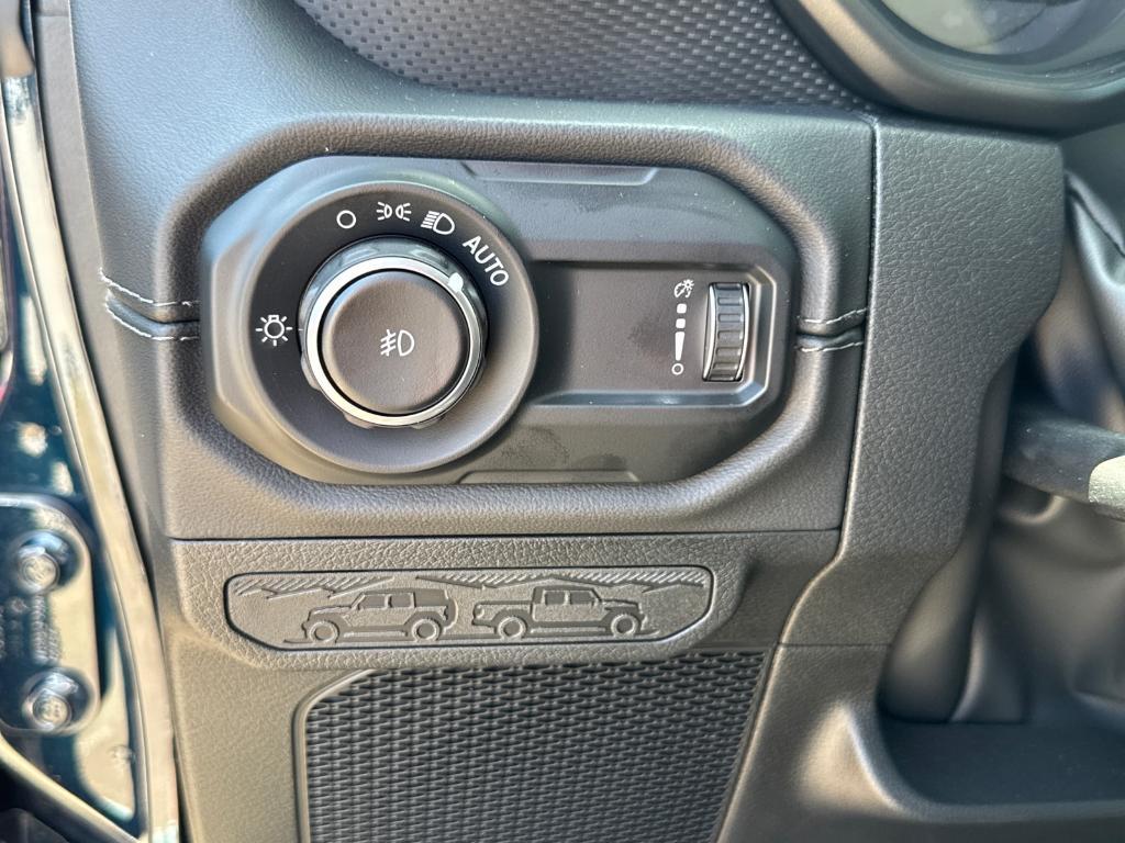 new 2025 Jeep Wrangler car, priced at $49,988