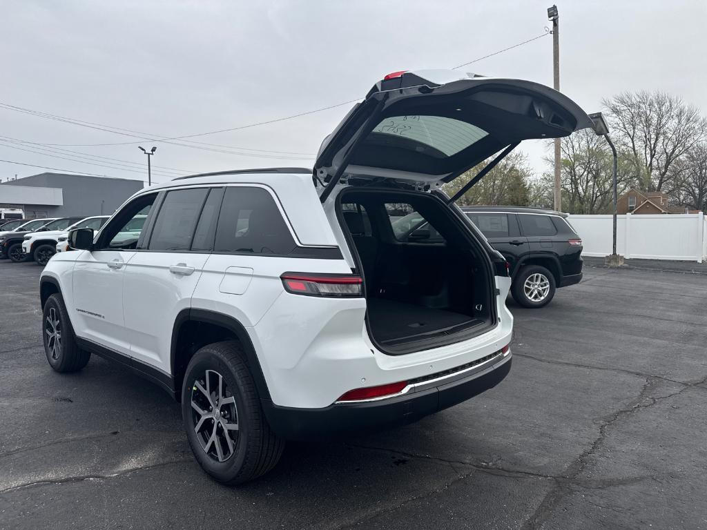 new 2025 Jeep Grand Cherokee car, priced at $46,900