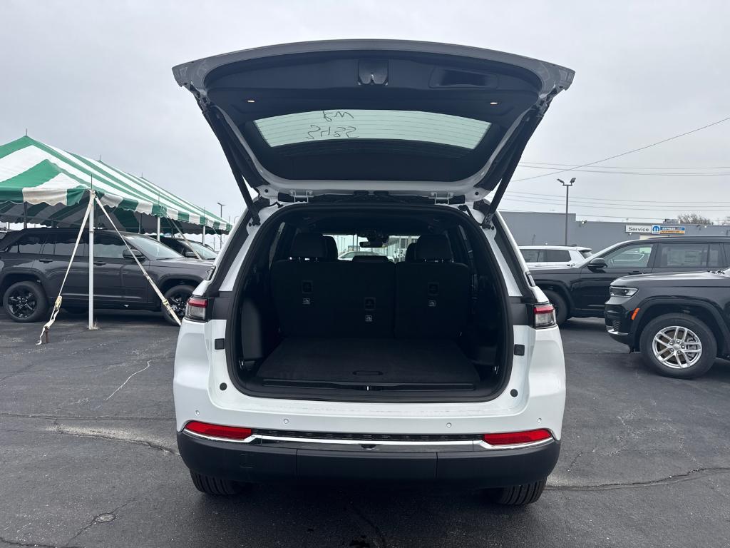 new 2025 Jeep Grand Cherokee car, priced at $46,900
