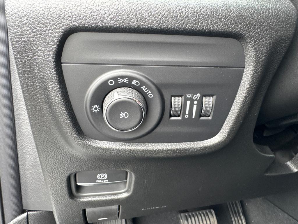 new 2025 Jeep Grand Cherokee car, priced at $46,900