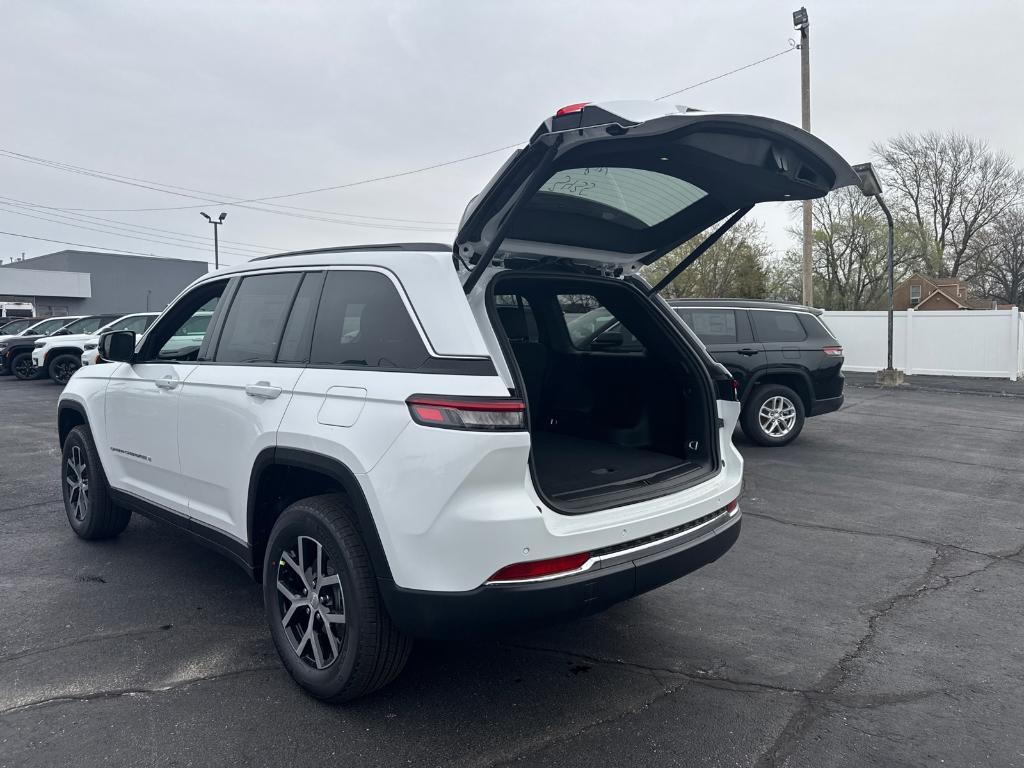 new 2025 Jeep Grand Cherokee car, priced at $36,988