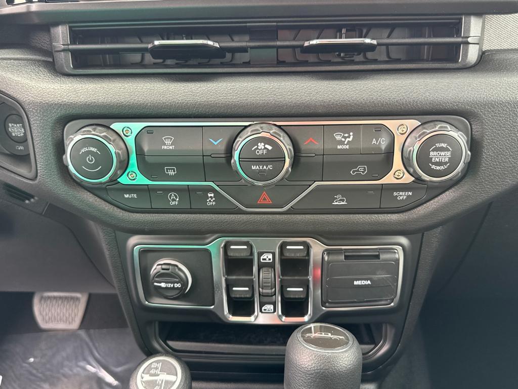 new 2025 Jeep Gladiator car, priced at $37,988