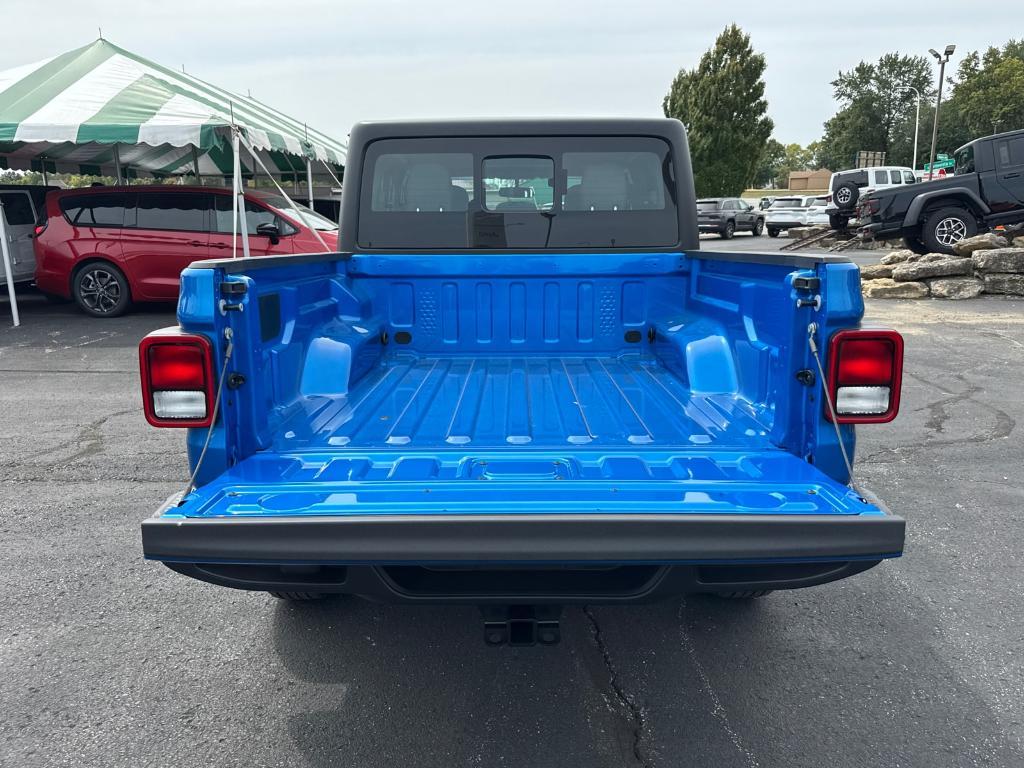 new 2025 Jeep Gladiator car, priced at $37,988