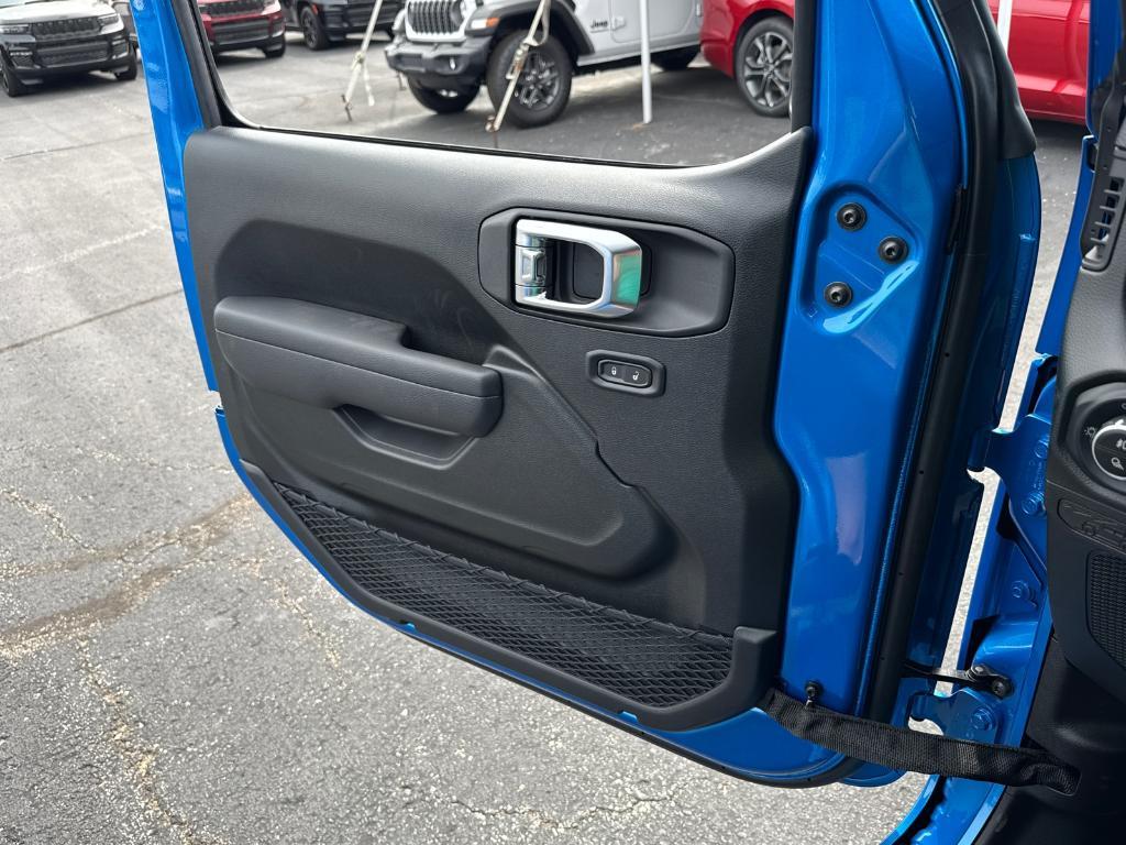 new 2025 Jeep Gladiator car, priced at $37,988