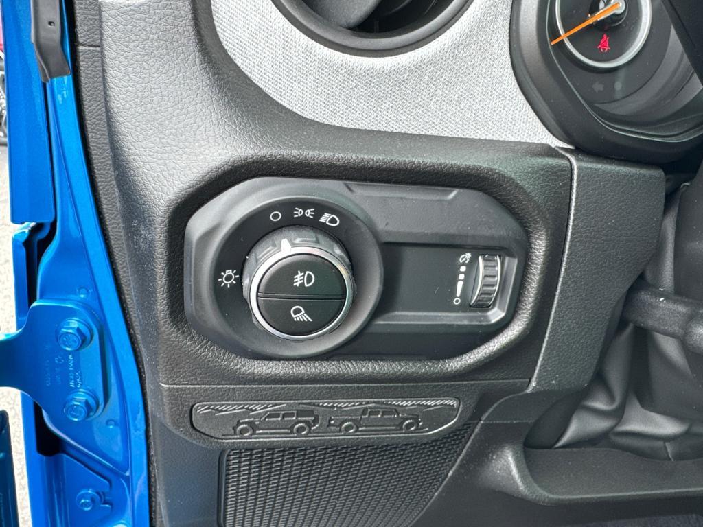 new 2025 Jeep Gladiator car, priced at $37,988