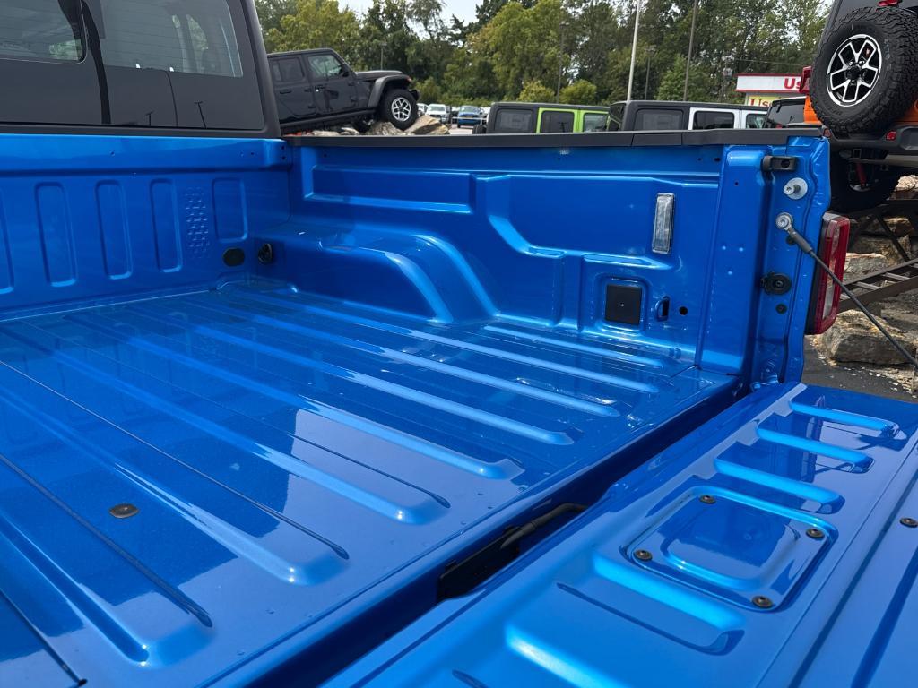 new 2025 Jeep Gladiator car, priced at $37,988