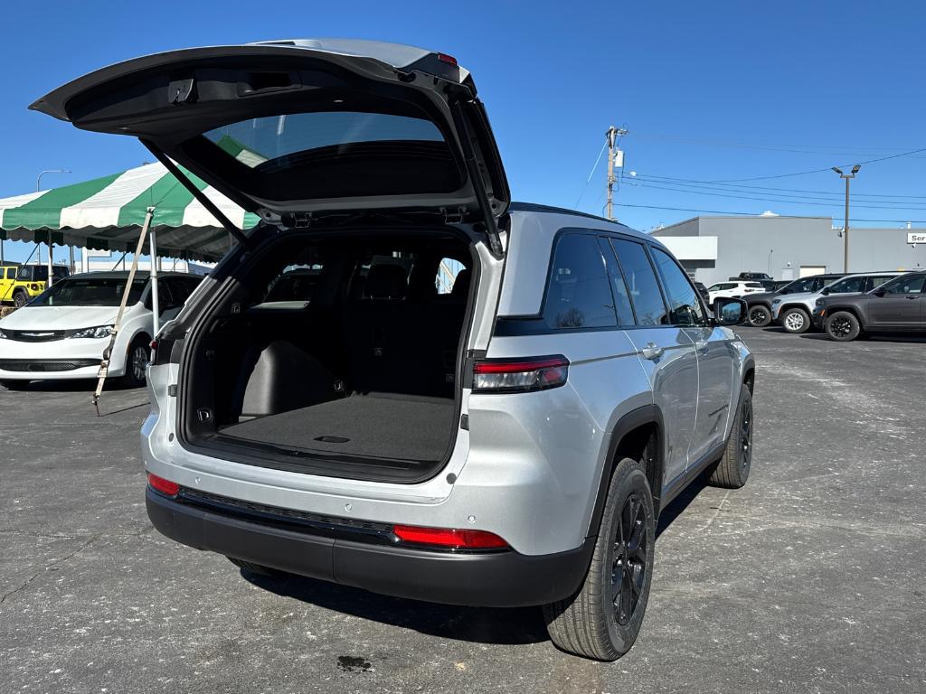 new 2025 Jeep Grand Cherokee car, priced at $46,530