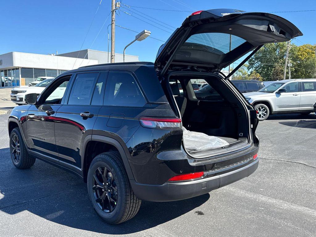 new 2025 Jeep Grand Cherokee car, priced at $35,988