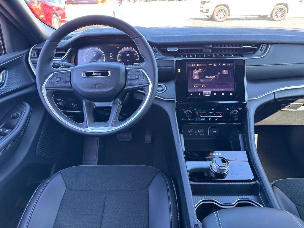 new 2025 Jeep Grand Cherokee car, priced at $35,988