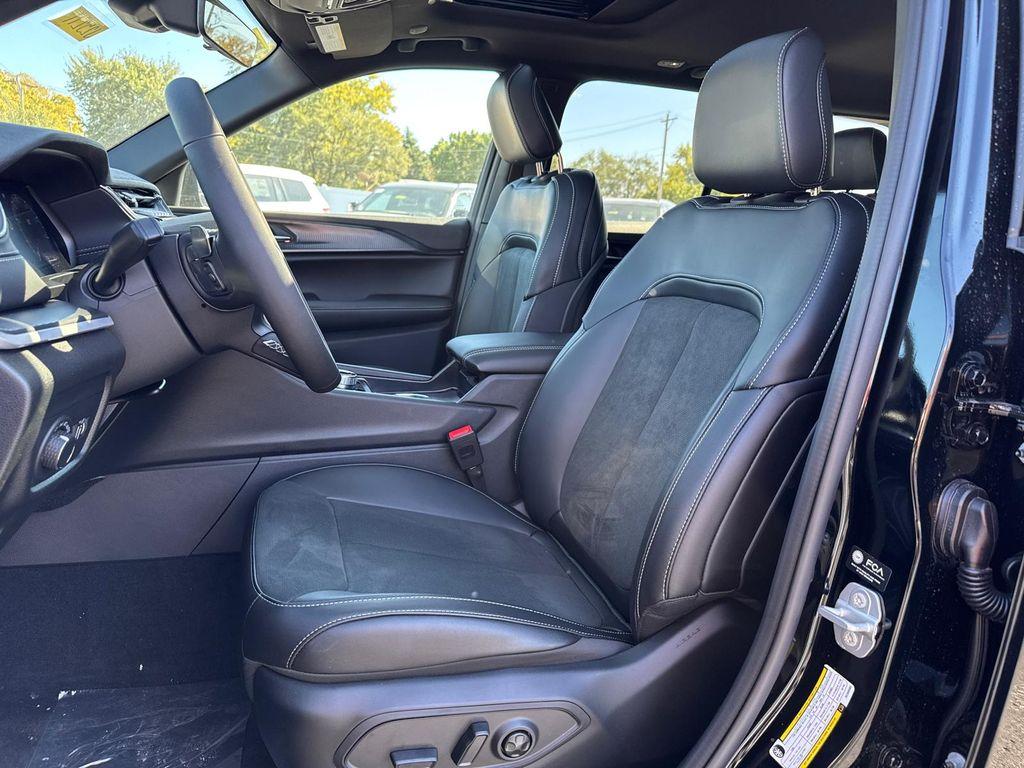 new 2025 Jeep Grand Cherokee car, priced at $35,988