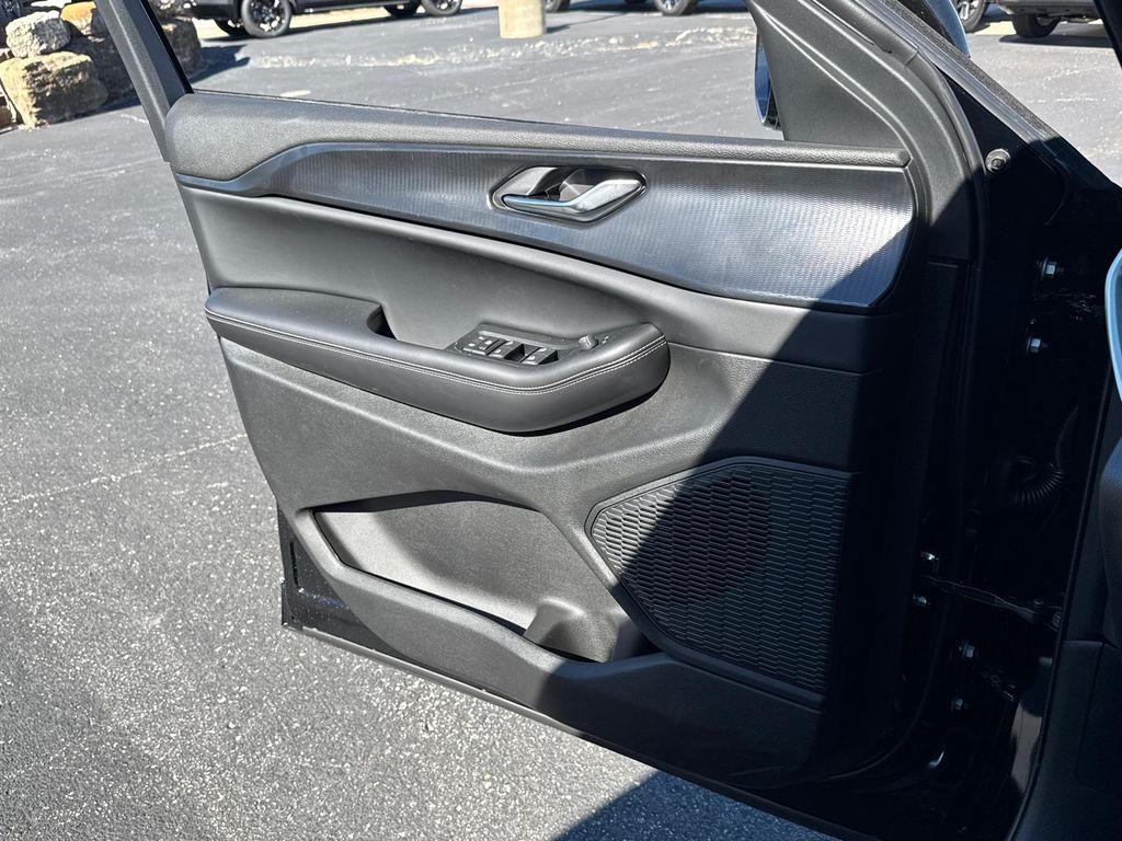 new 2025 Jeep Grand Cherokee car, priced at $35,988