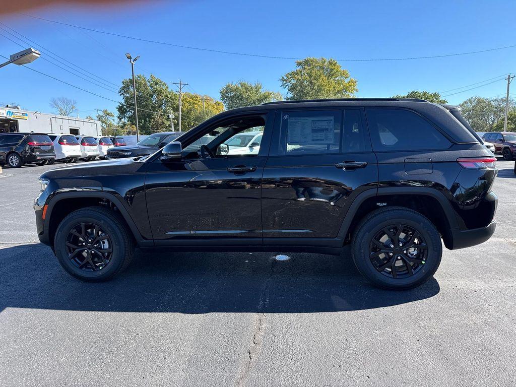 new 2025 Jeep Grand Cherokee car, priced at $35,988
