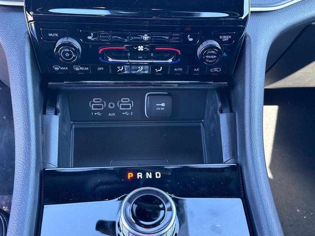 new 2025 Jeep Grand Cherokee car, priced at $35,988