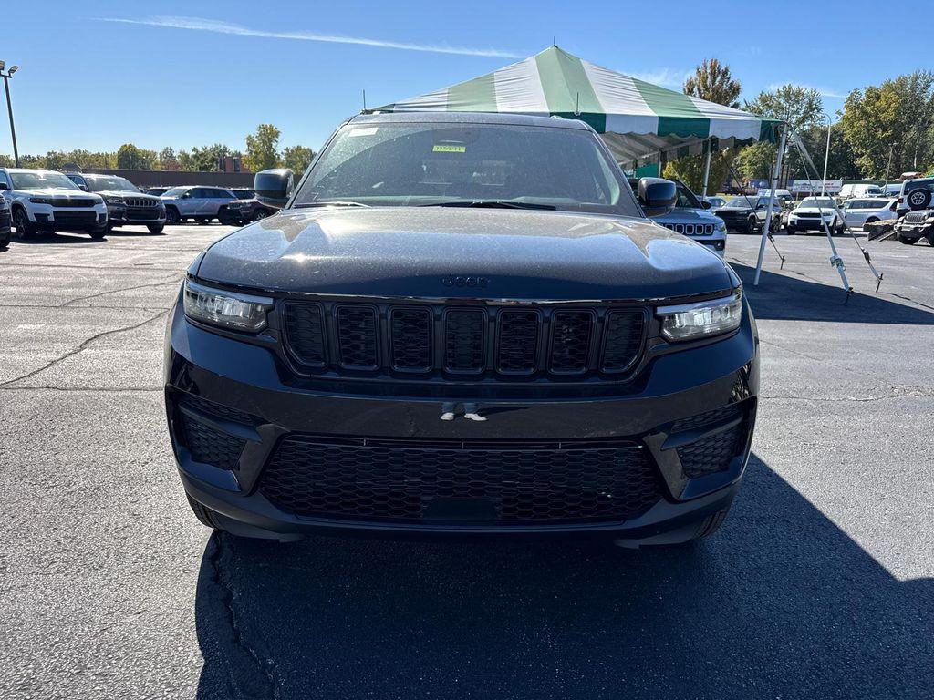 new 2025 Jeep Grand Cherokee car, priced at $35,988