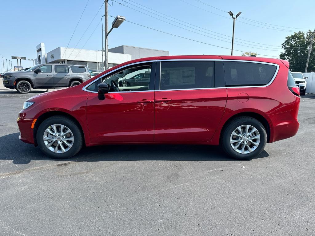 new 2024 Chrysler Pacifica car, priced at $36,988