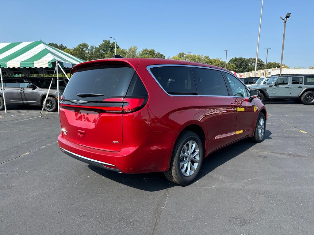 new 2024 Chrysler Pacifica car, priced at $36,988