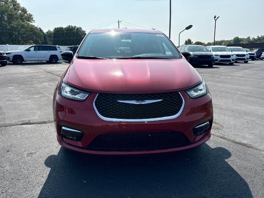 new 2024 Chrysler Pacifica car, priced at $36,988