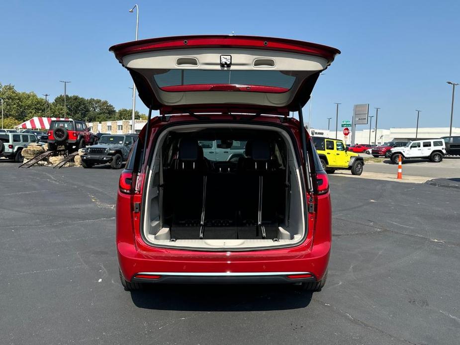 new 2024 Chrysler Pacifica car, priced at $36,988