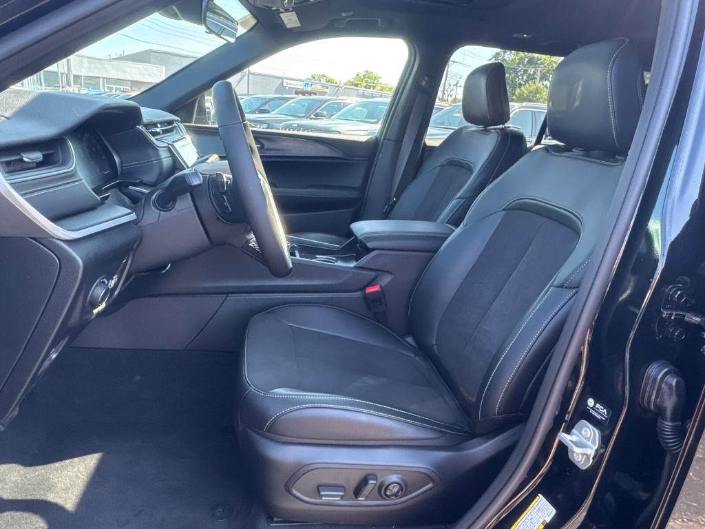 new 2025 Jeep Grand Cherokee car, priced at $36,988