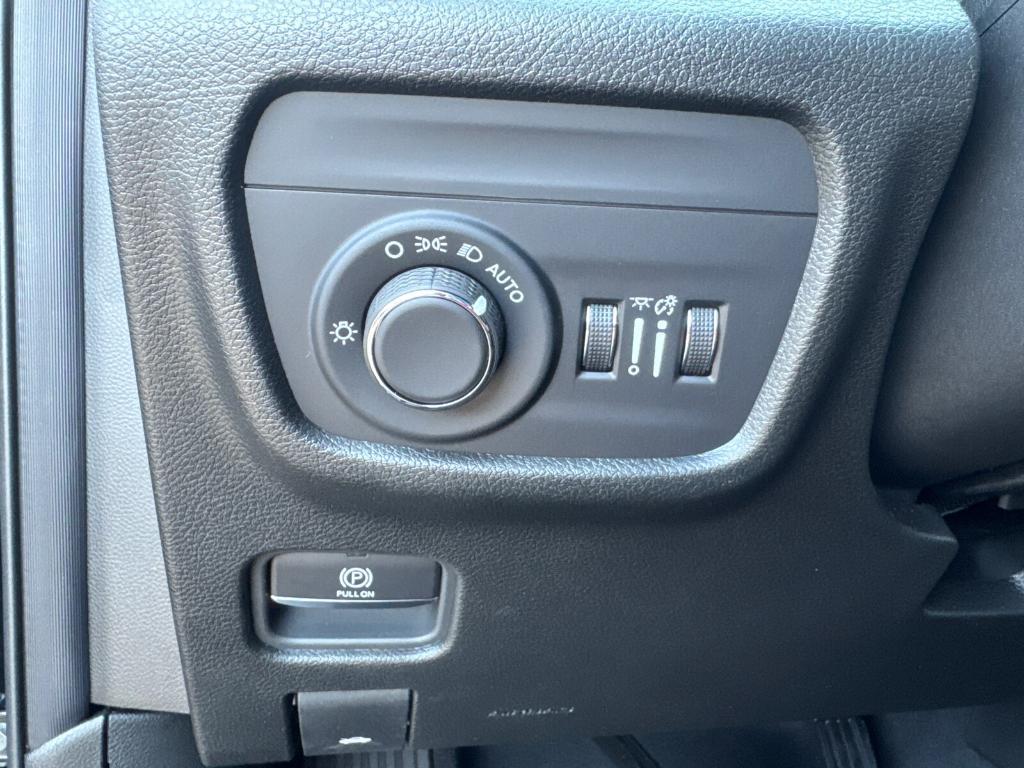 new 2025 Jeep Grand Cherokee car, priced at $36,988