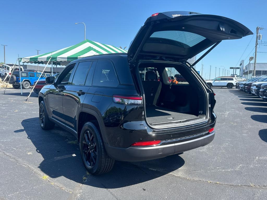 new 2025 Jeep Grand Cherokee car, priced at $36,988