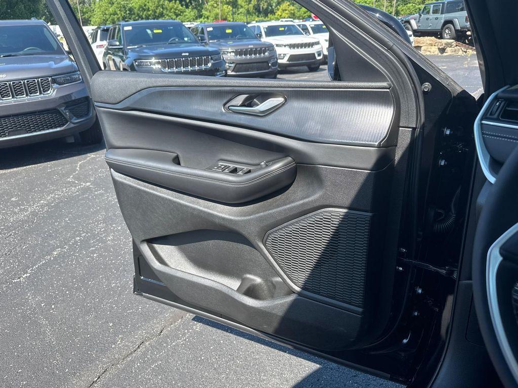 new 2025 Jeep Grand Cherokee car, priced at $34,988