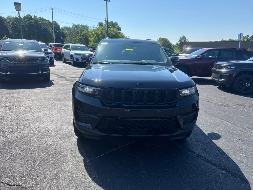 new 2025 Jeep Grand Cherokee car, priced at $36,988