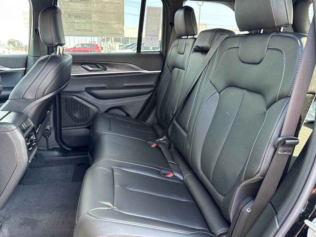 new 2025 Jeep Grand Cherokee car, priced at $39,988