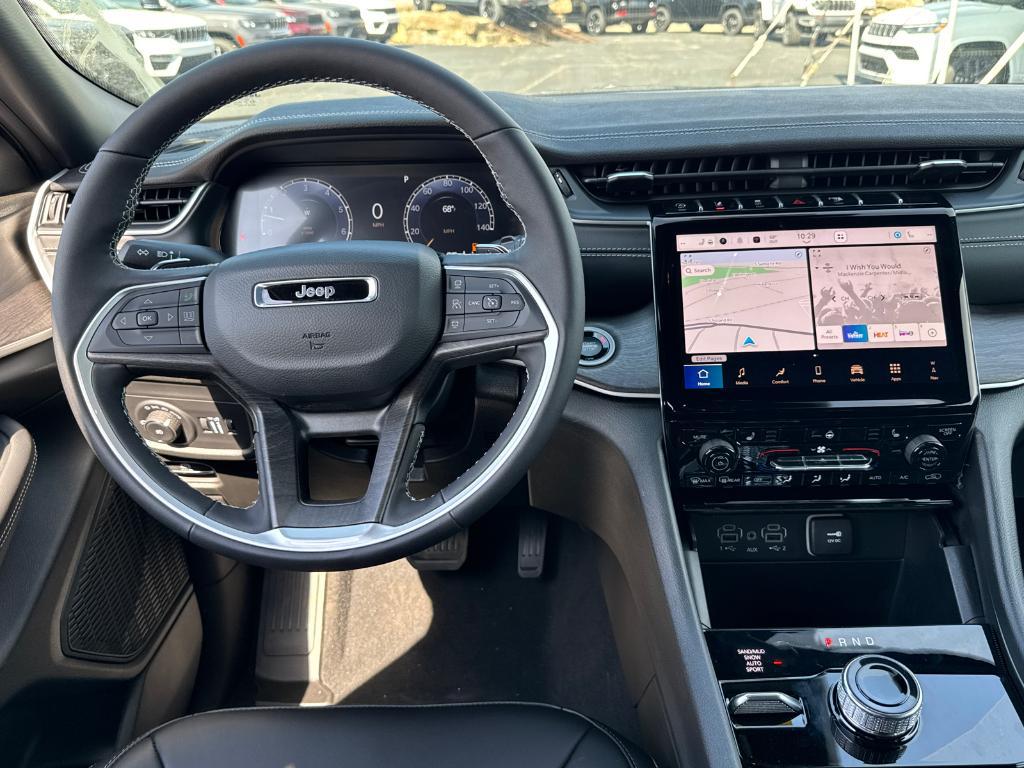 new 2025 Jeep Grand Cherokee car, priced at $39,988
