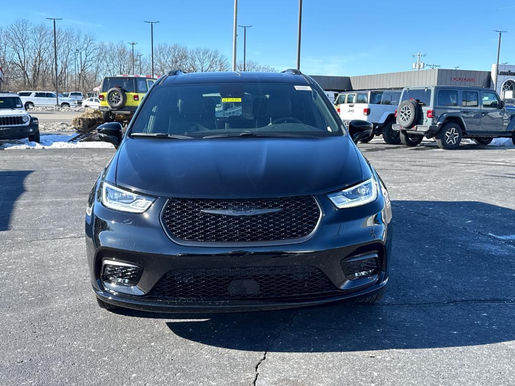 new 2025 Chrysler Pacifica car, priced at $58,865