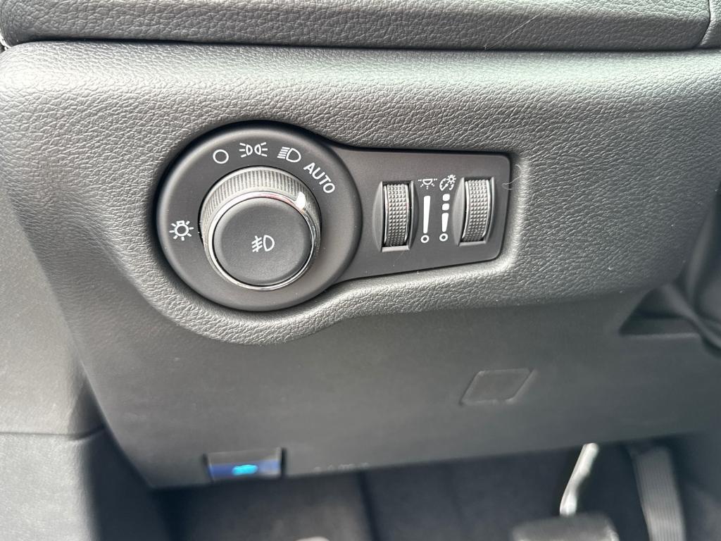 new 2026 Chrysler Pacifica car, priced at $43,668