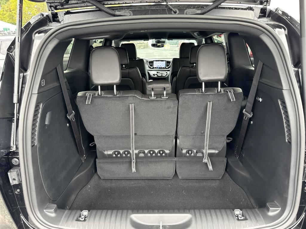 new 2026 Chrysler Pacifica car, priced at $43,668