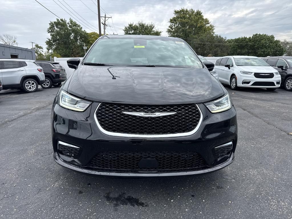 new 2026 Chrysler Pacifica car, priced at $43,668