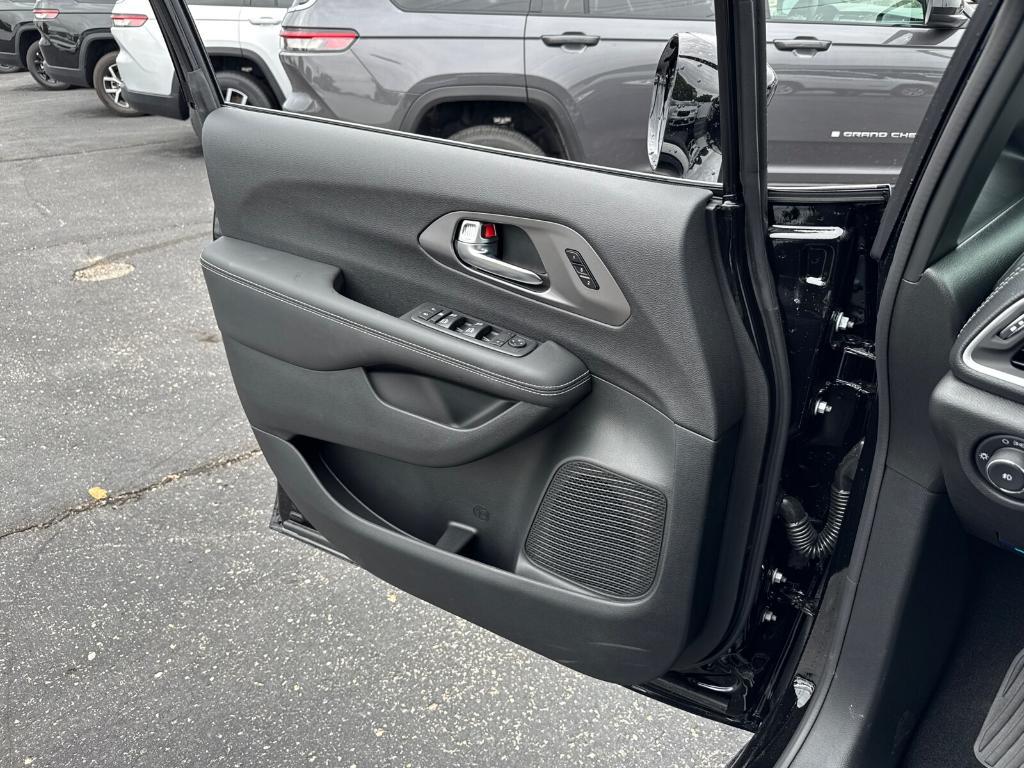 new 2026 Chrysler Pacifica car, priced at $43,668
