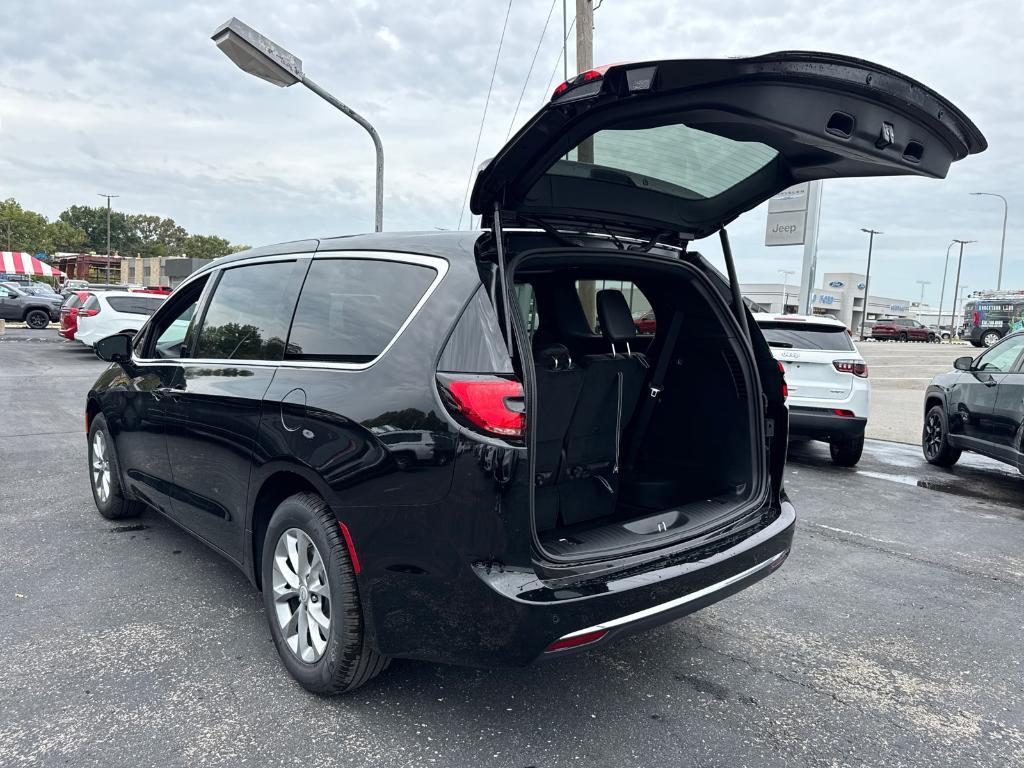 new 2026 Chrysler Pacifica car, priced at $43,668