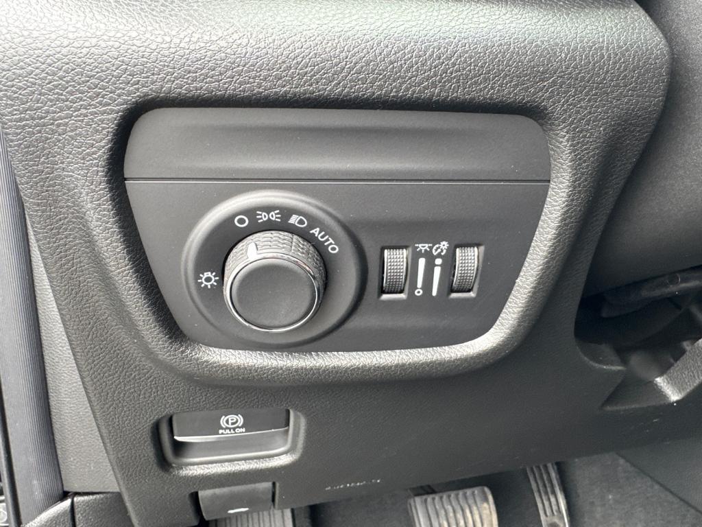new 2025 Jeep Grand Cherokee L car, priced at $39,988