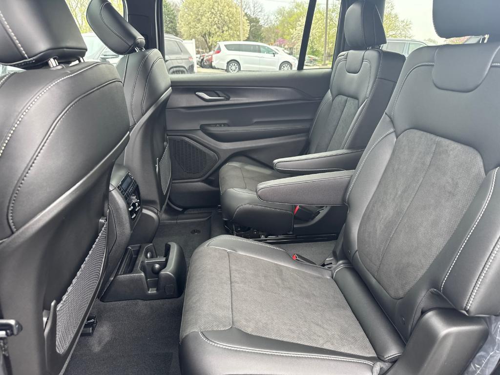 new 2025 Jeep Grand Cherokee L car, priced at $39,988