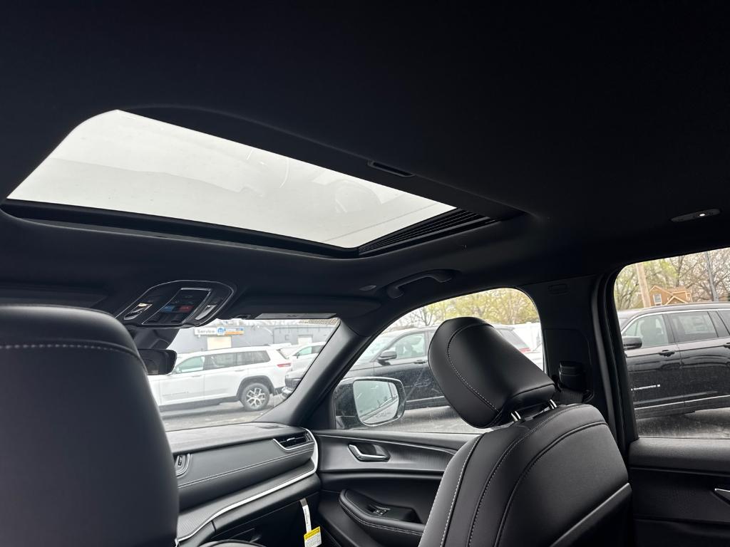 new 2025 Jeep Grand Cherokee L car, priced at $39,988