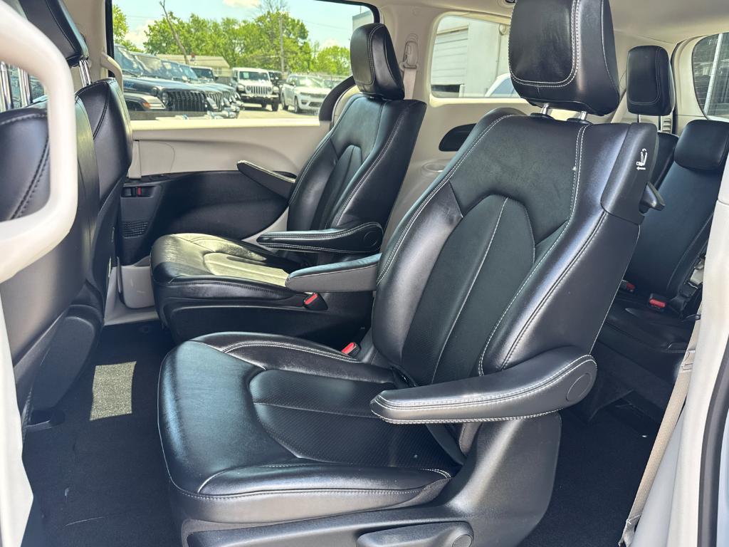 used 2024 Chrysler Pacifica Hybrid car, priced at $29,988